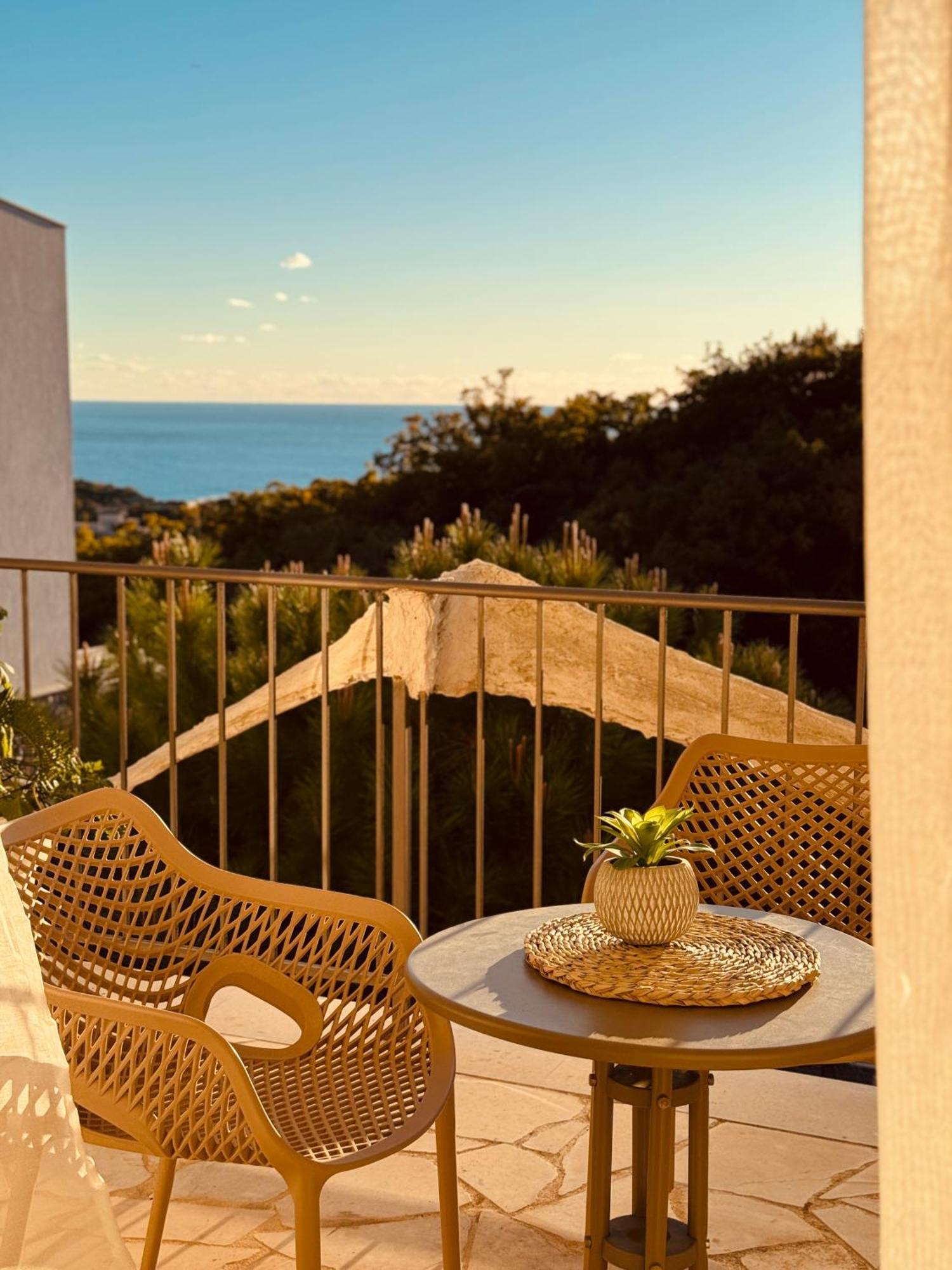 Oliva Aparthotel 4*